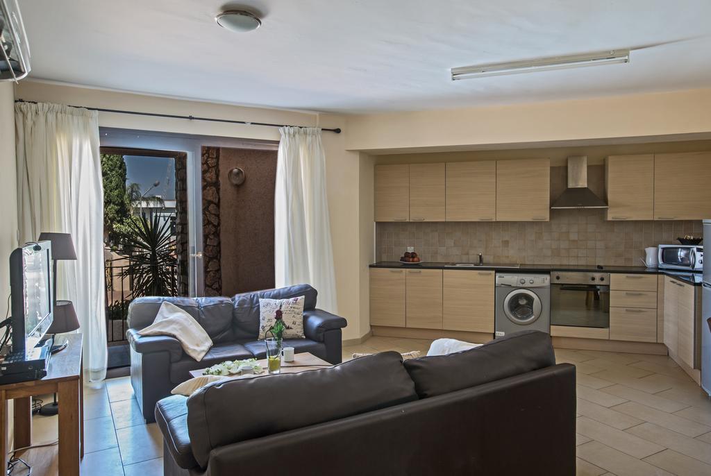 Napiana Apartments 아이아 나파 외부 사진